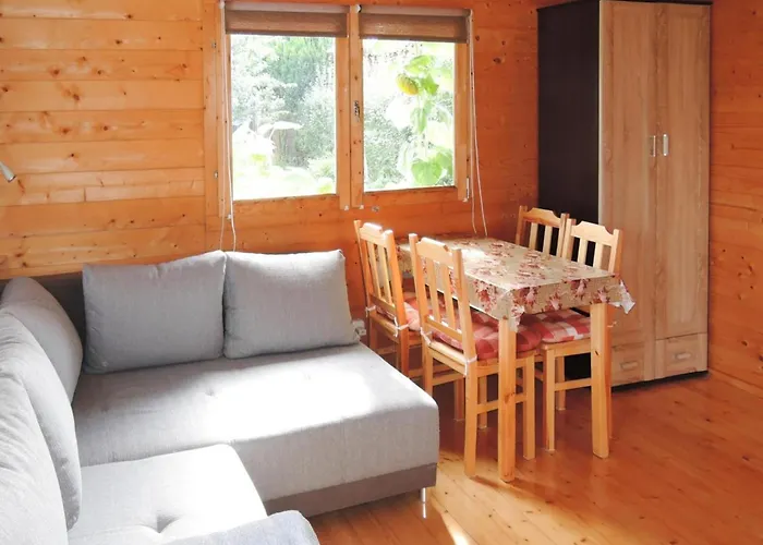 Сasa de vacaciones With Terrace And Scenic Grounds Wrzosowo (Kamien)