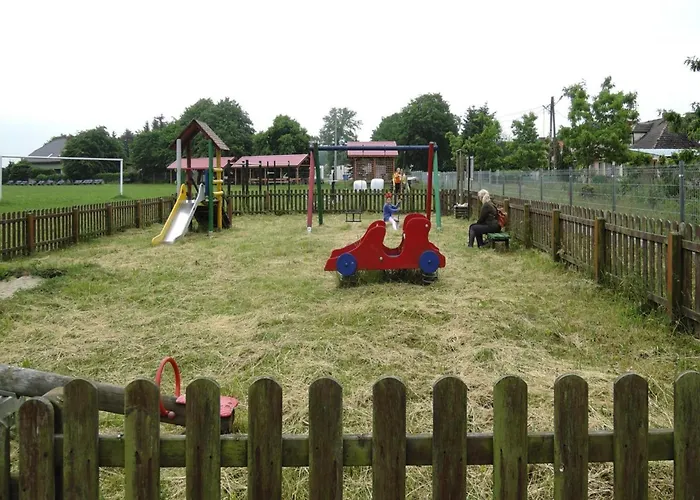 With Terrace And Scenic Grounds Сasa de vacaciones Wrzosowo (Kamien)